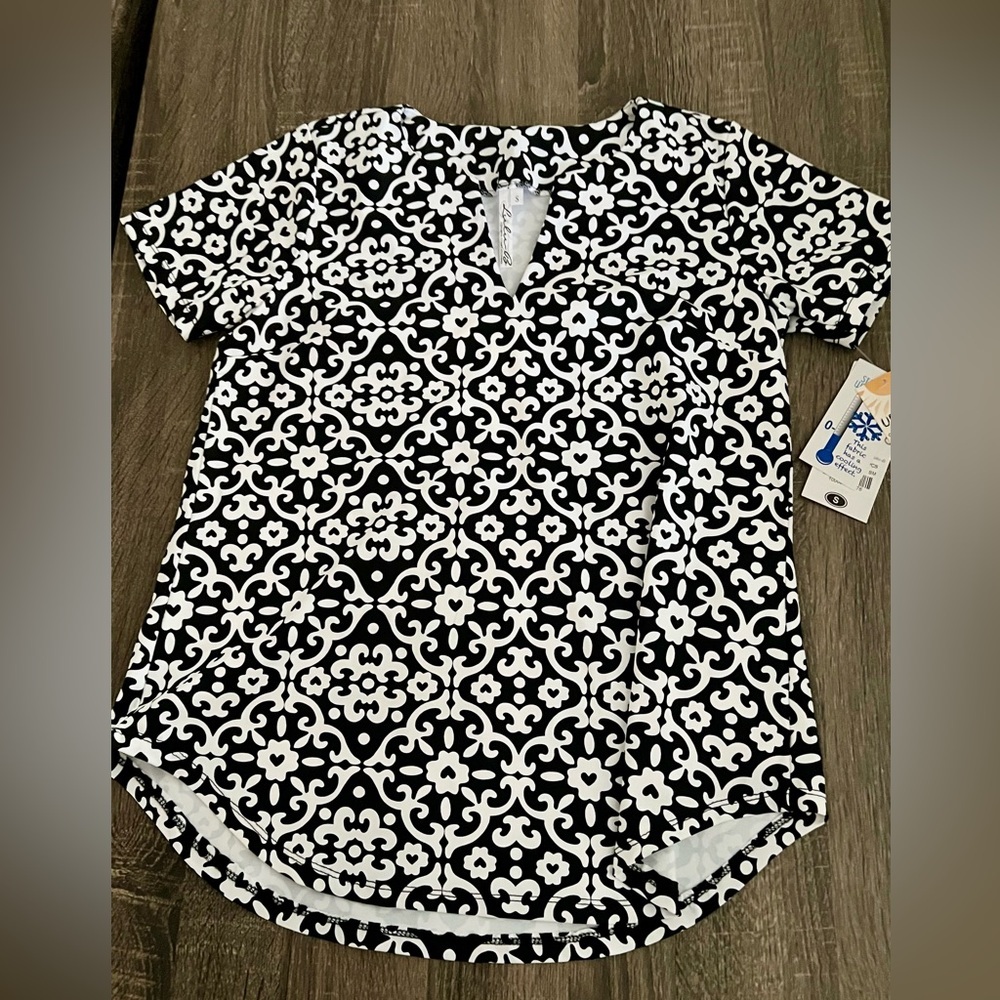 Lulu B Cooling UPF 50+ Short Sleeve Top Black White Print Size Small NWT new​